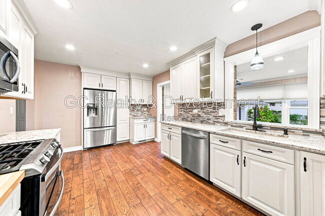 Photo - 6953 W Summerdale Ave