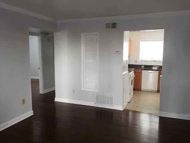 Upgraded Two Bedroom Apartments - 436