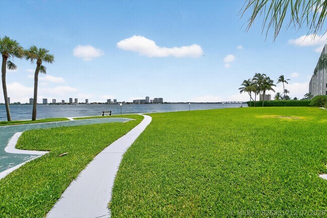 Photo - 501 Lake Shore Dr Unit 206