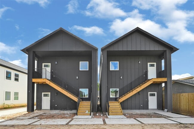 Building Photo - 418 Clinton Park St Unit 1-4
