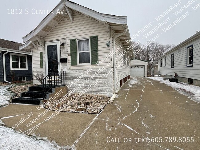 Building Photo - 1812 S Center Ave