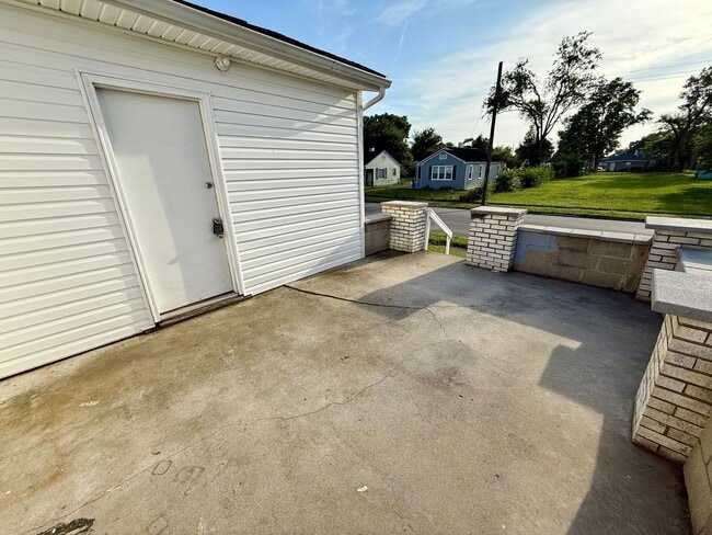 Photo - Cottage with a large porch