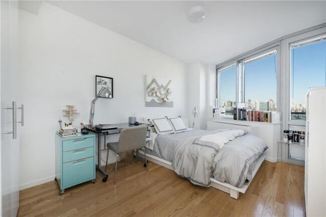 Photo - 1 bedroom in LONG ISLAND CITY NY 11109 Unit 1705