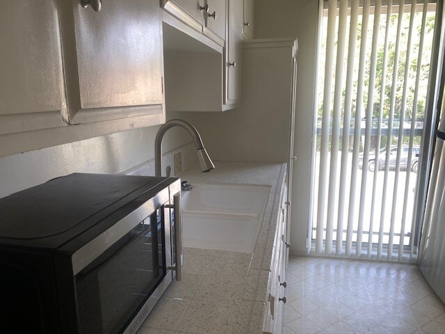 3674 Empire Dr Unit 2