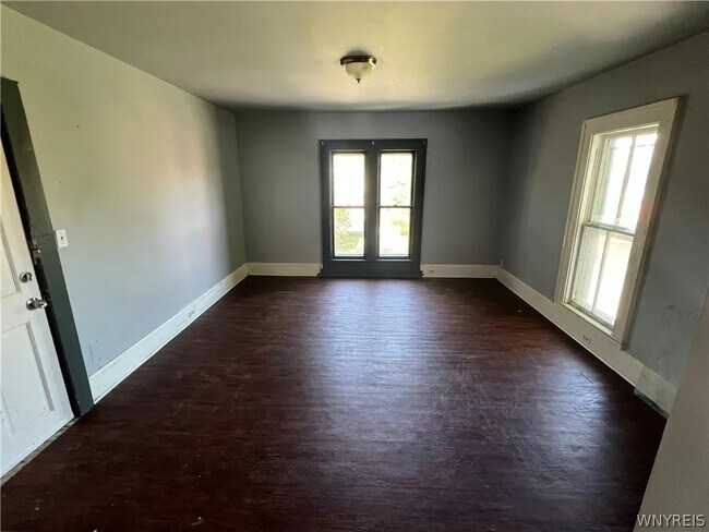114 Lagrange St Unidad Upper