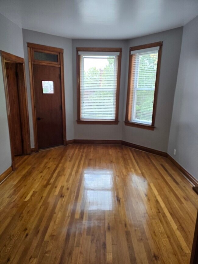 Photo - 919 N Leavitt St Unit 2F