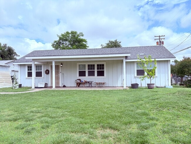 Photo - 2577 Beaumont St