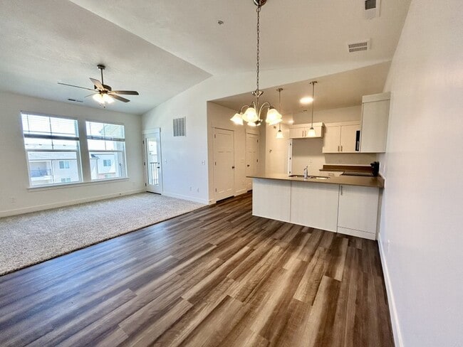 13713 S Hanley Ln Unit 301