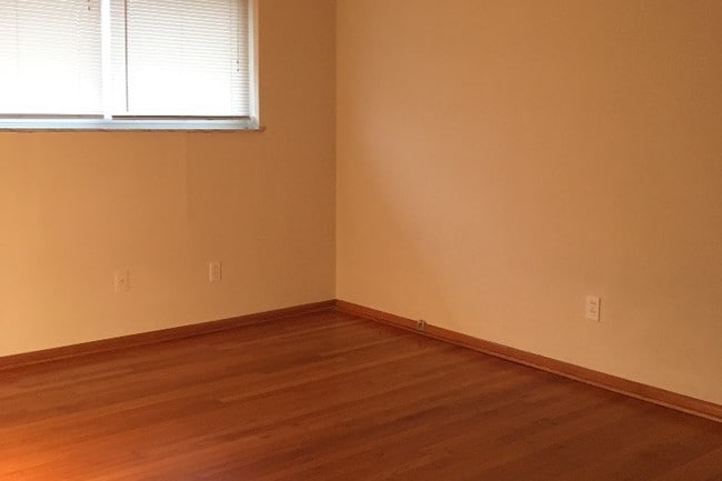 Building Photo - 3563 Giles Ave Unit Apt F