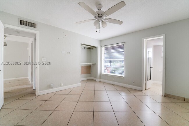 Building Photo - 3777 NW 78th Ave Unit 3F