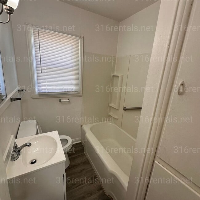 Photo - $525 - 1 bed 1 bath - Duplex *COMING SOON* Unit 912 N Glendale Ave