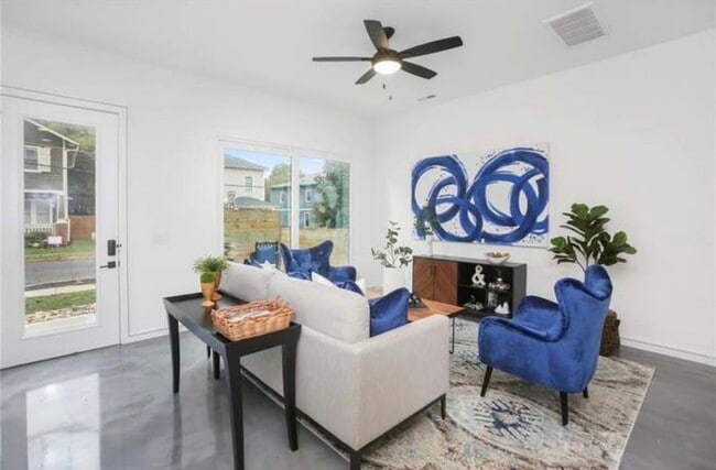 Photo - 2108 Roslyn Ave