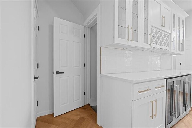 Photo - 295 38th St