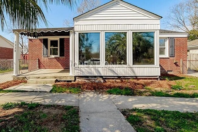 Building Photo - 1339 Hibiscus St