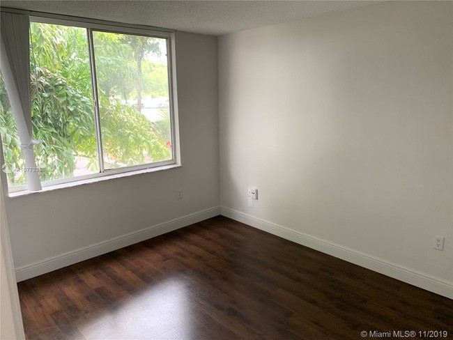 Building Photo - 1740 NW N River Dr Unit 227 Rental