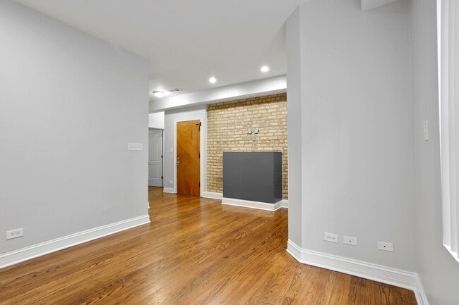 2005 W Jarvis Ave Unit 2