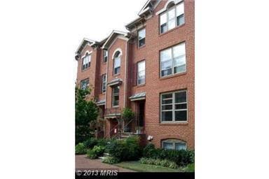 Building Photo - Bright and Cozy Two Bedroom Condo, One Blo...