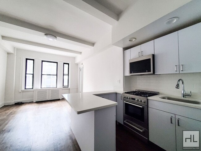 Photo - EAST 46 STREET Unit 7B