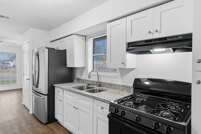 Photo - 1430 E 32nd 1/2 St