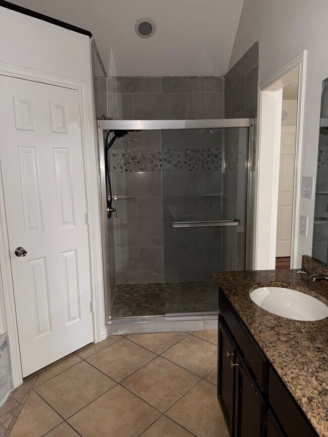 Photo - 912 Smokerise Cir