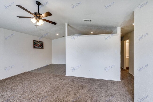 Photo - 9912 Hustead St