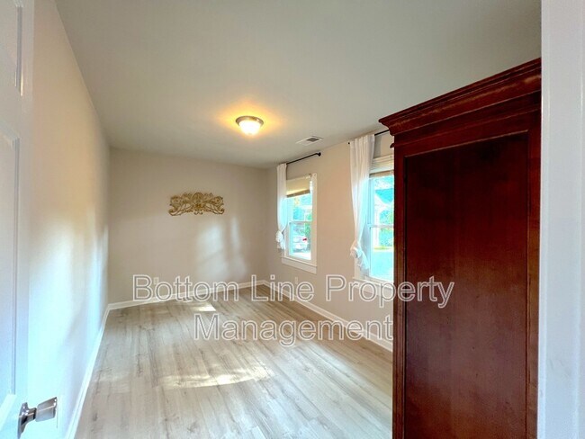 Photo - 613 1/2 Charlotte Ave Unit D