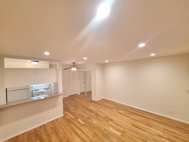 Photo - 4660 Kester Ave Unidad 105