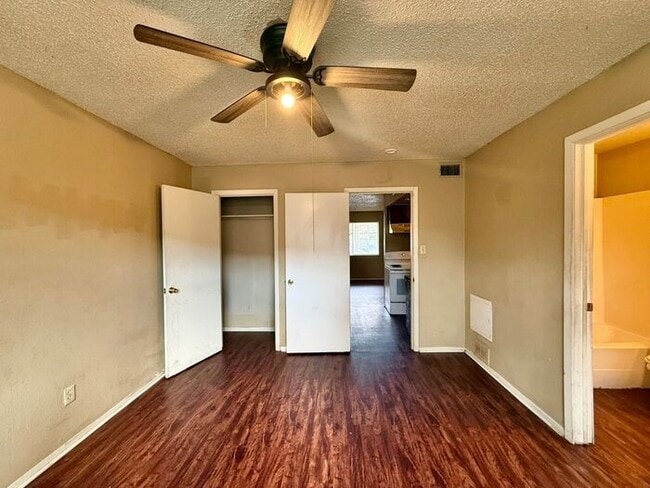 Photo - Tour Today! 1 Bed 1 Bath Apartment Near Downtown Tyler!