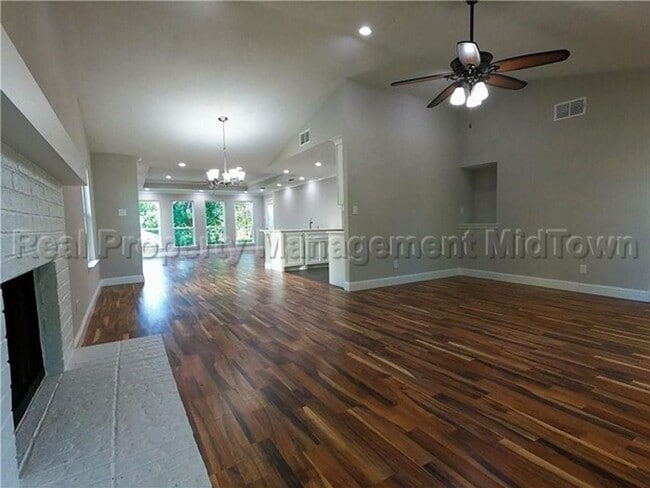 Photo - 2325 Warwick Ave