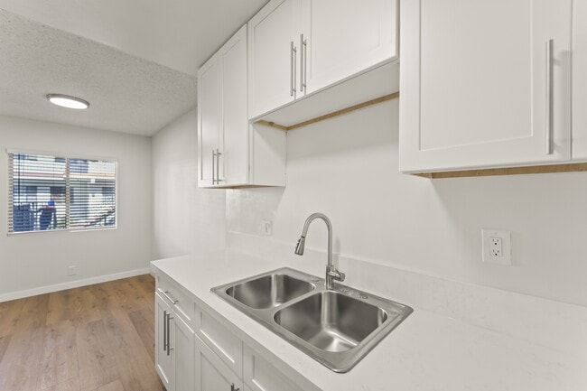 Photo - 3205 W 60th St Unidad 2
