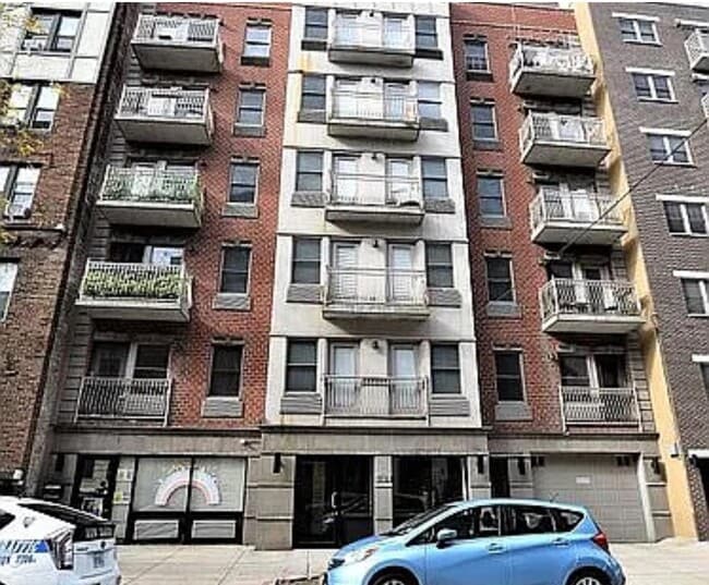 Photo - 41-32 44th St