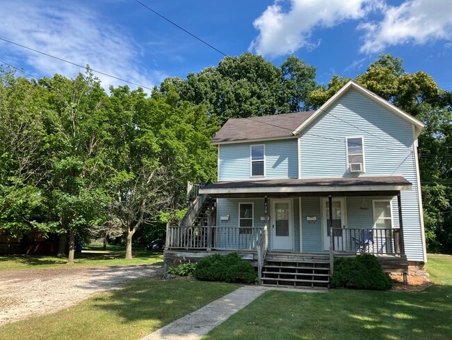 Exterior - 430 E Clinton St