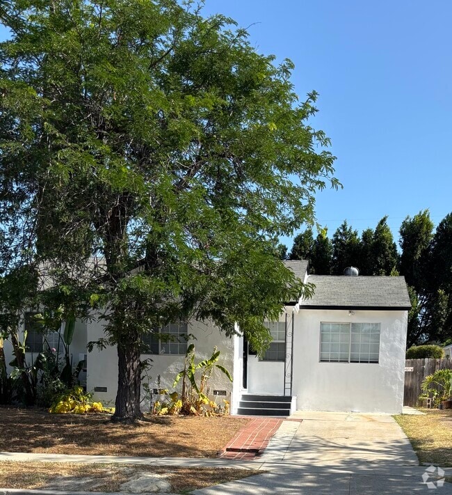 Building Photo - 17440 Tiara St Rental