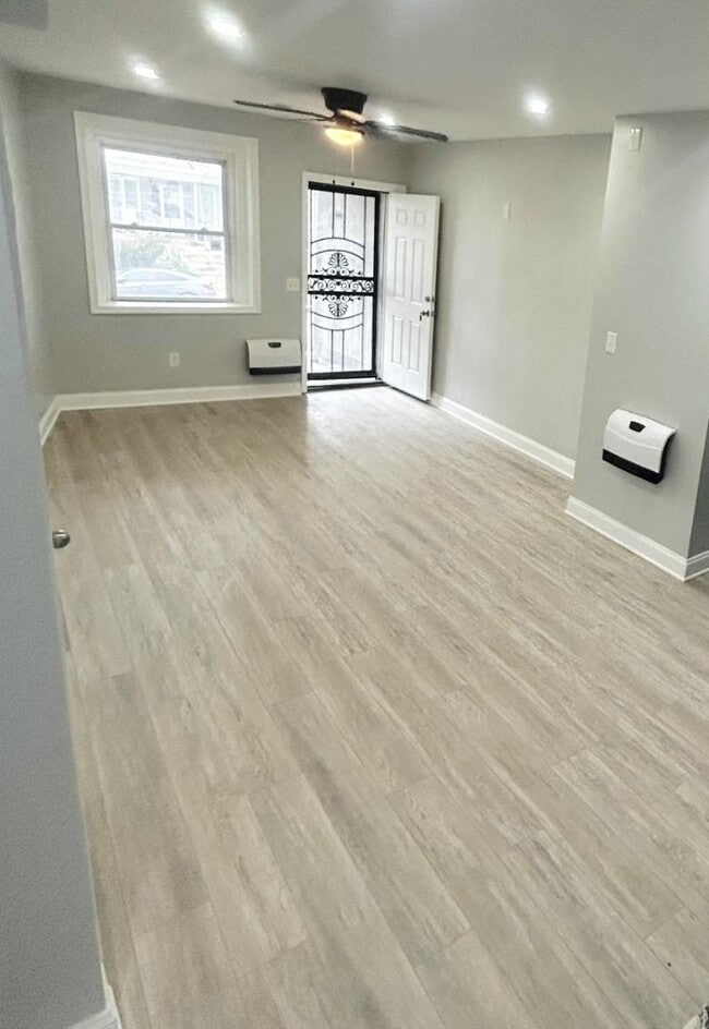 Building Photo - 4749 Bingham St Rental