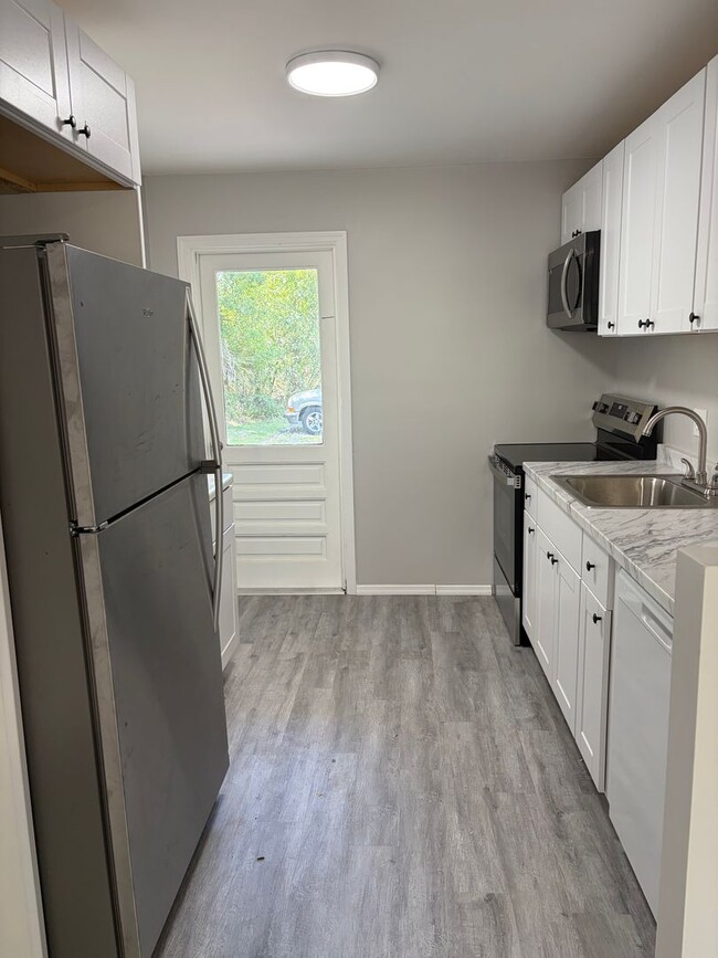 Photo - Newly Renovated 2 Bedroom Duplex in Maitland Available Now! Modern Finishes!