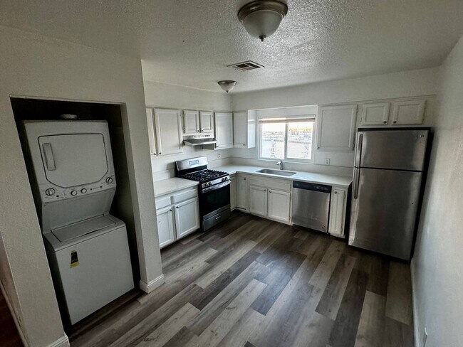 6945 Mendon Ln Unidad 6945 Mendon #4
