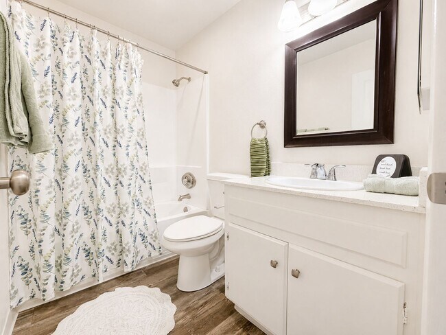 Photo - Greentree Apartments