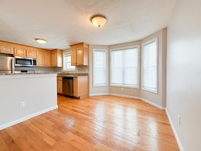 Building Photo - 34 Lonsdale St Unit 2