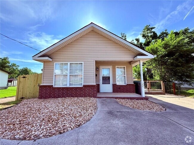 Building Photo - 1221 S 5th St Rental