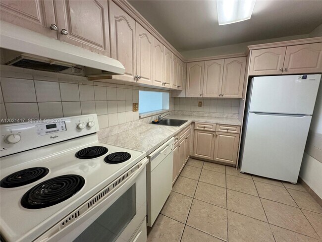 8635 NW 8th St Unit 320
