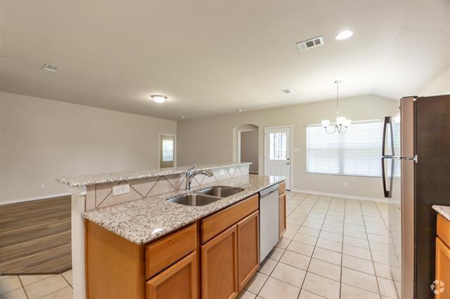 Building Photo - 5910 Bonnell Ave Rental