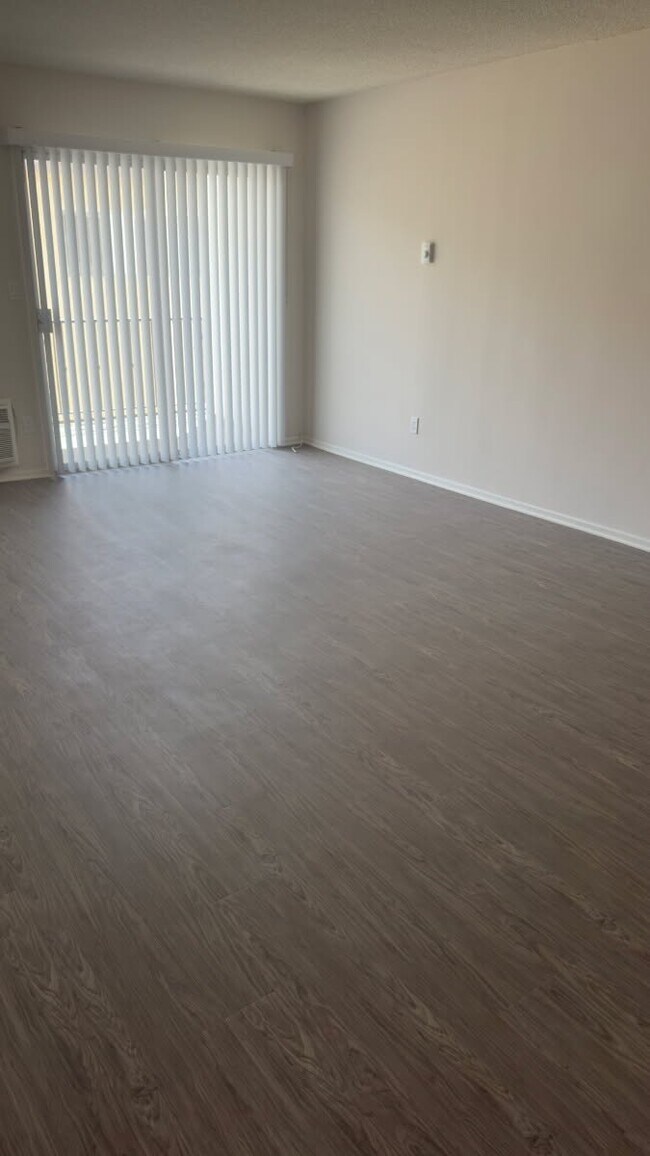 11922 Kling St Unit 105