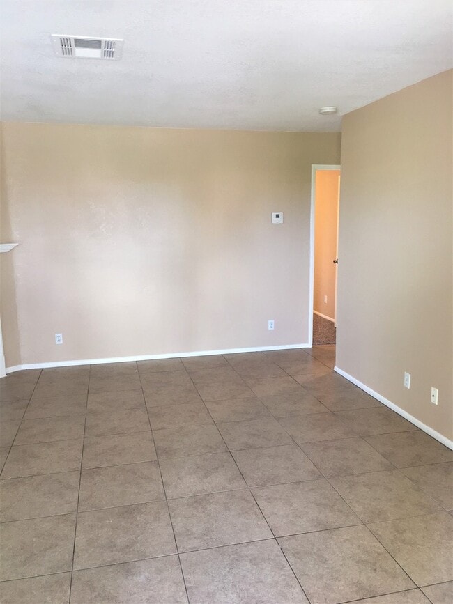 Photo - **CHARMING 2 BEDROOM/2 BATHROOM PATIO HOME IN CHANDLER (CHANDLER BLVD & COOPER)**