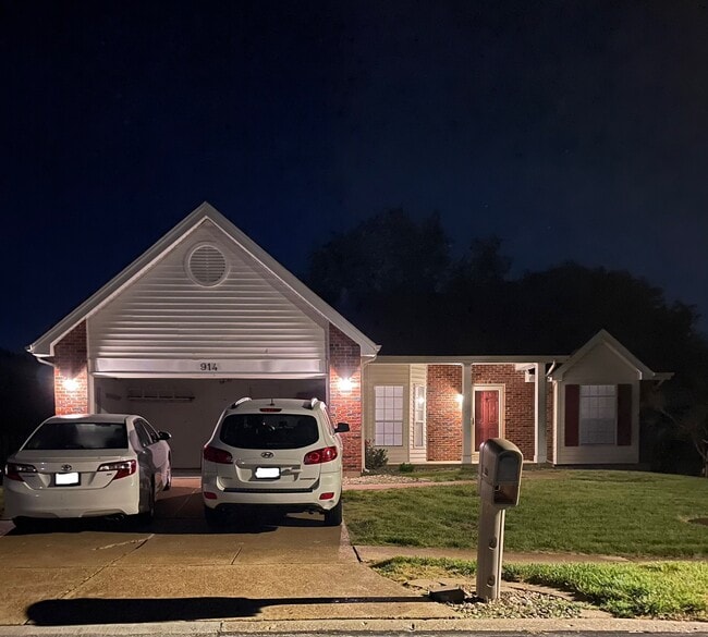 Building Photo - 914 Shandra Dr Rental