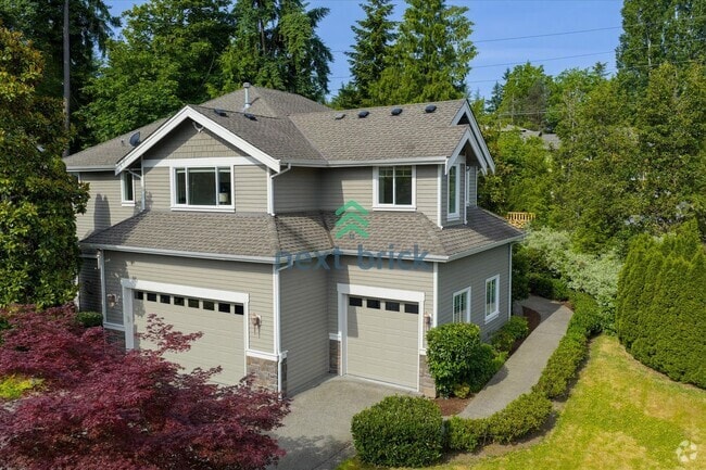 Building Photo - Spacious Home in Desirable Bellevue Neighb...