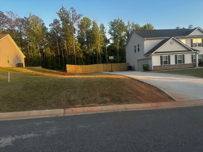 Photo - 4BR/2.5BA | Newly Renovated Single Family Home | Fully Fenced Backyard| In  Milledgeville!