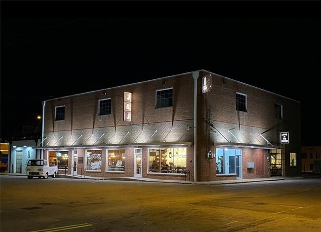 Building Photo - 111 S Main St