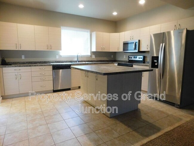 Photo - 1546 Poplar Dr