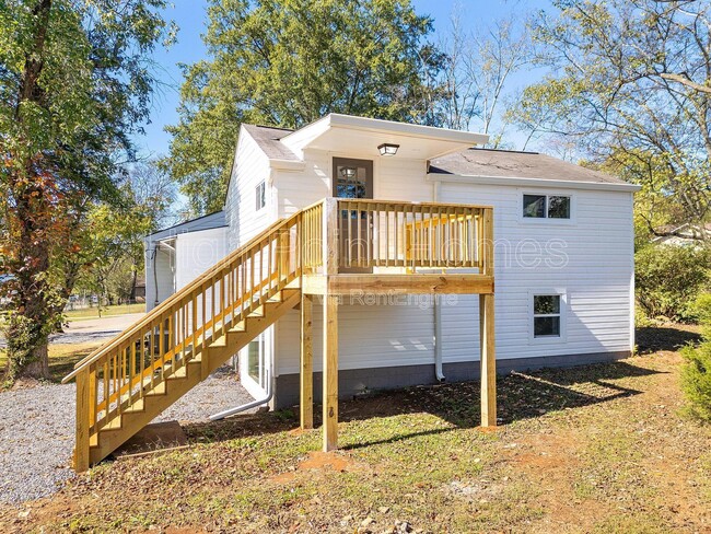 Building Photo - 1201 E 32nd St Unit B