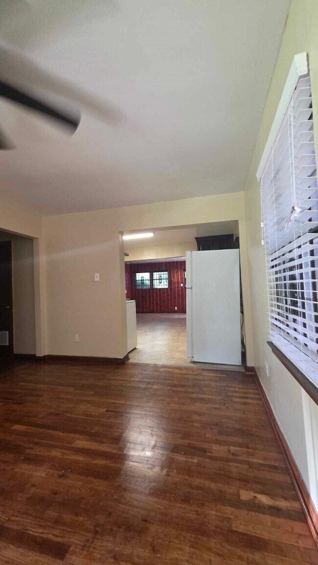 Photo - 4532 Briscoe St